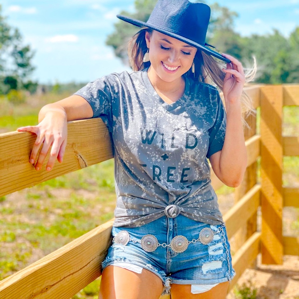 WILD AND FREE Distressed Vintage Tee